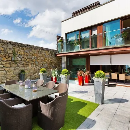 Modern Elegance, Steps From The Aviva! Cinema Semesterbostad
