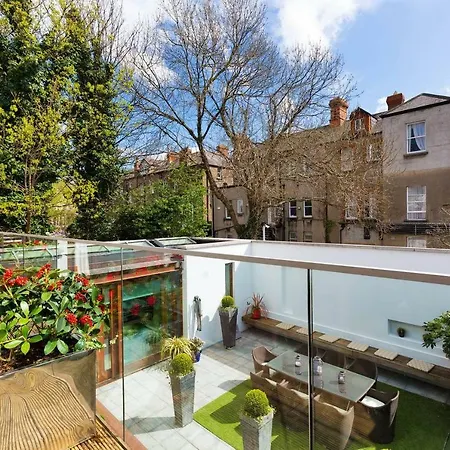 Modern Elegance, Steps From The Aviva! Cinema Holiday home