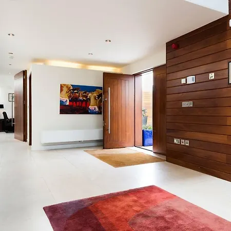 Modern Elegance, Steps From The Aviva! Cinema Holiday home Dublin